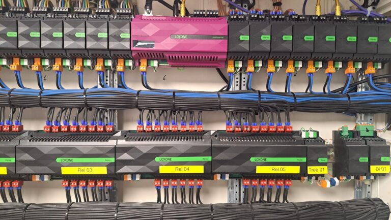 Smart Home Lesitungen Montage-Installation